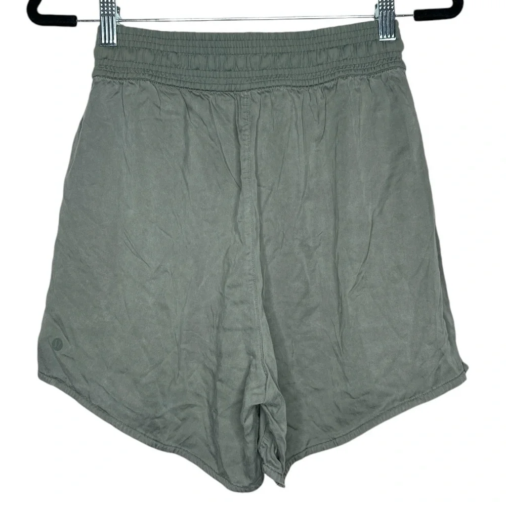 Lululemon Feeling Femme Short Size 4